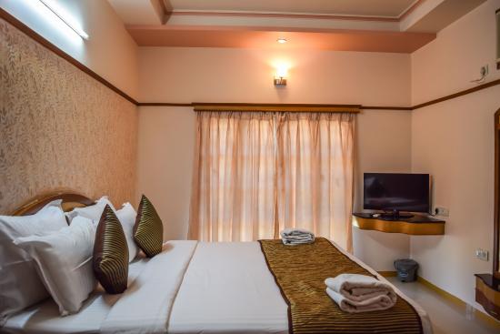 Amidhara Avezika Resort	